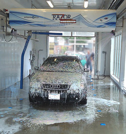 “RAZOR” fully automatic “touchless” auto wash in action 